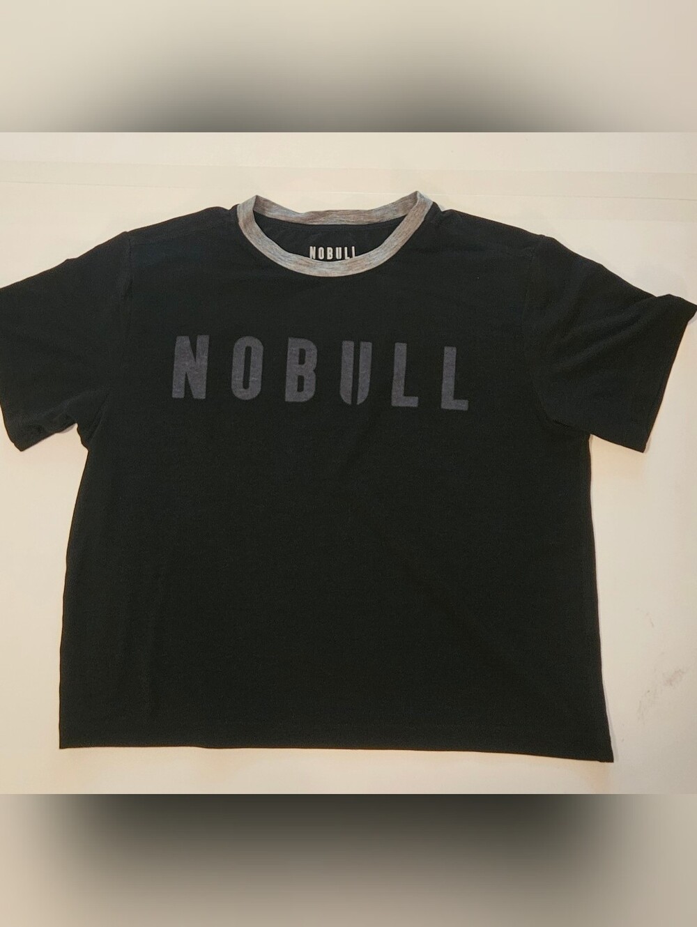 NOBULL Black Cropped Short-Sleeve Logo Tee with Gray Trim - Size Small